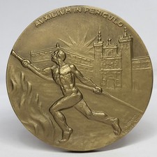 ART / Homme nu avec tuyau /