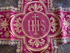 Orfroi de chasuble rouge - calice - ciboire - messe - pretre - etole - ornement