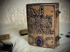 Livre d'ombres fait main avec