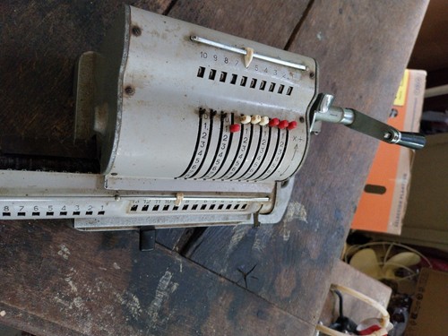 Ancienne machine calculer - ancienne,
