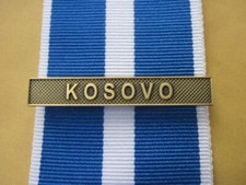 Agrafe en bronze  KOSOVO  pour Médaille OTAN / NATO