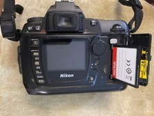 Nikon D70s + 2 zooms (70/210 28/70) + 1 carte mem (32GB 120M/s) + bat. câble USB