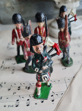 ANCIEN LOT DE JOUET 7 SOLDATS