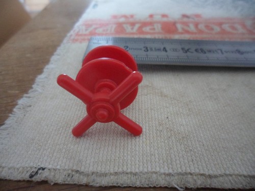 Poulie rouge bateau - poulie,