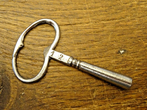 Ancienne clé pour - , pendule