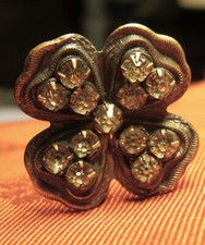 EPINGLE à CHAPEAU ancienne TRÈFLE à 4 FEUILLES PORTE-BONHEUR pavé STRASS