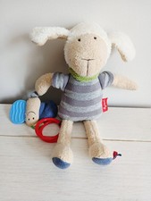 Sigikid doudou peluche mouton gris rayé papillon anneaux rouges éveil