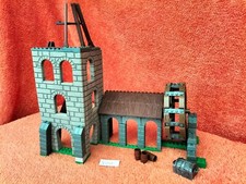 Lot V051: Moulin Mega Bloks Pirates of the Caribbean Water wheel duel 1027