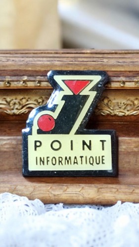 Pin vintage point - pin's,