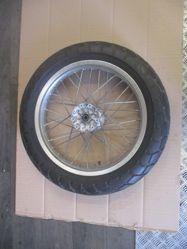 Roue avant avec pneu