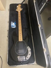 Musicman Stingray USA E18104 / guitare basse électrique avec HC made in USA
