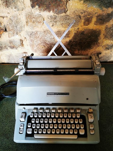 Ancienne machine ecrire - machine, a