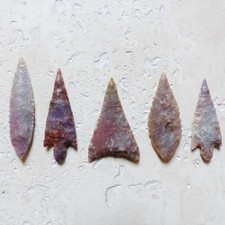 5 BELLES POINTES DE FLECHES PREHISTOIRE NEOLITHIQUE SILEX BIFACE 3,8 cm à 4,7 cm