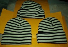 BONNET DE TYPE MARIN EN LOT DE 3 PIECES , TAILLE UNIQUE ,ETAT NEUF VOIR PHOTO . 