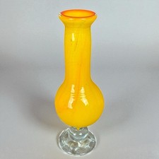 Vase en verre soufflé jaune