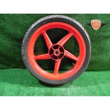 Tournez la jante avant Gilera