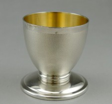 TRES BEAU COQUETIER  En Argent