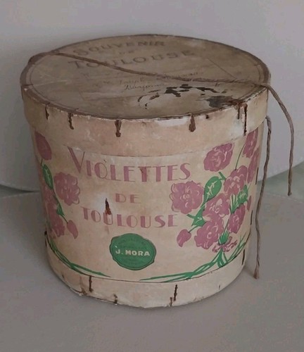 Grosse boite forme chapeau - forme, a