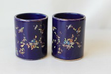 Deux pots en céramique bleu