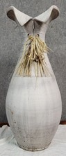 Grand vase vintage en poterie blanchie et osier vers 1980' / 71cm