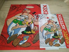 2 Sacs publicitaires Parc Astérix 2011/2012 - 2 tailles en plastique