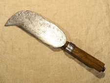 Outil ancien grosse serpe fer forgé marquage Gouvy 24    matériel militaire ?