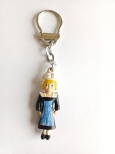 porte clé vintage figurine ( 5 cm haut ) Bretonne en costume folklorique