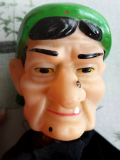 Marionnette à main,  tête en plastique, marque MBI, la sorcière