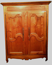 armoire deux portes moulurées en merisier - pied biche incrustation de filets  