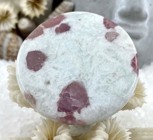 Cabochon quartz tourmaline - quartz,