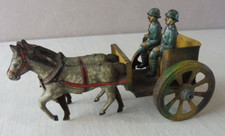 Ancienne charrette militaire