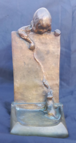Sculpture bronze fille jouant