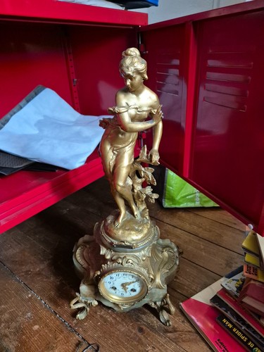 Tres jolie pendule art - tres,