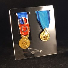 Présentoir plexi pour - , 2