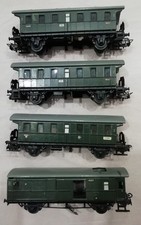 Märklin HO lot de 4 voitures voyageurs à deux essieux