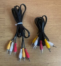 2 câbles audio video prises