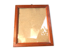 Cadre en pitchpin avec vitre. 32 x 26. Feuillure : 28 x 22 cm