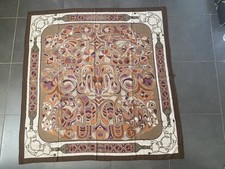 Foulard châle Hermès 140 en cachemire et soie : Folklore - Marron