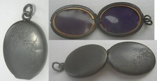 vers 1900 MEDAILLON pendentif ouvrant porte photos de deuil en acier noirci
