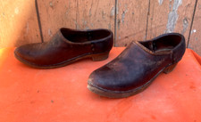 2 vieux Sabots en bois et cuir
