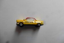 Fève en porcelaine voiture américaine années 1950-60 jaune marron noir liseré or