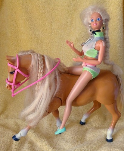 Poupée barbie son cheval - &,
