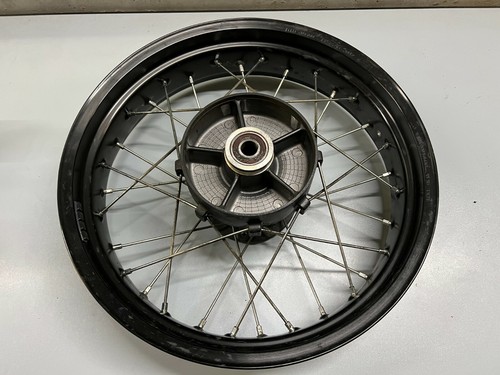 Une jante roue - une,
