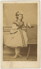 CDV Lamoisse circa 1865. Portrait d'une petite fille en robe. Mode. Guadeloupe.