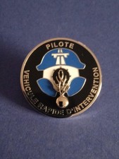 GENDARMERIE - PILOTE V.R.I. - attaches de type "pin's"