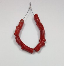 Perles brutes de corail rouge