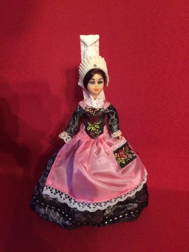 Poupée folklorique régionale