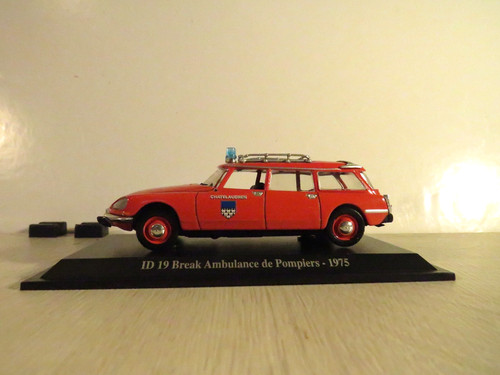 Norev 19 ambulance - :,