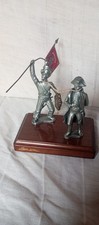 2 soldats en étain sur socle