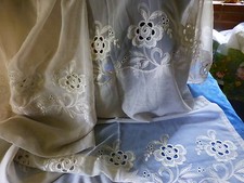 Lot 3rideaux avec belle guipure, blanche = 1m, 95,1m, 27 dessus